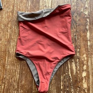 Abysse Taylor one piece in Sahara/cocoa brand new